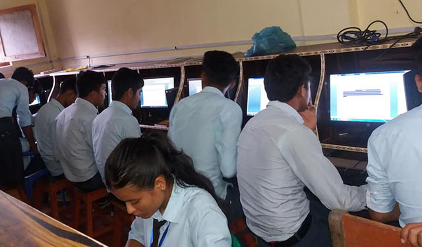 Isc Ag Plant Science का बिध्यार्थीहरु कम्युटर ल्याबमा 